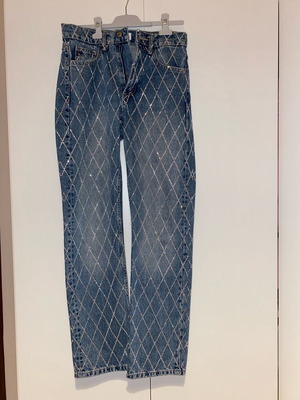 Zara jeans with rhinestones like new, straight fit, blue