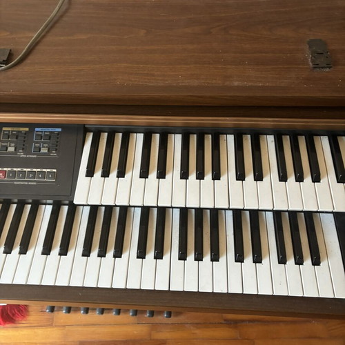 Piano used, very good condition and works well