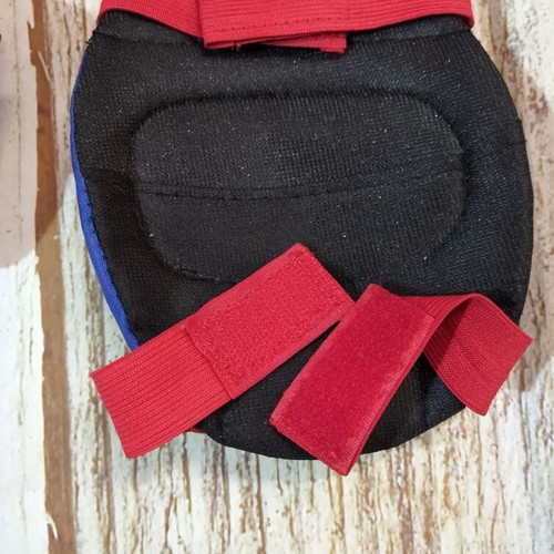 Superman wrist and knee pads set like new