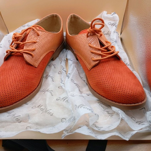 Walking shoes new, size 38, orange with protective case
