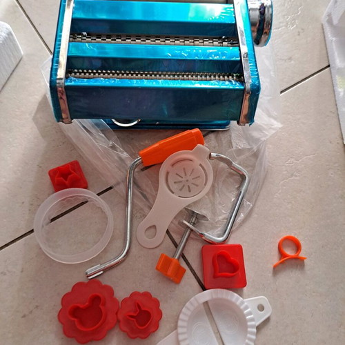 Dough and pasta maker with cutter accessories new