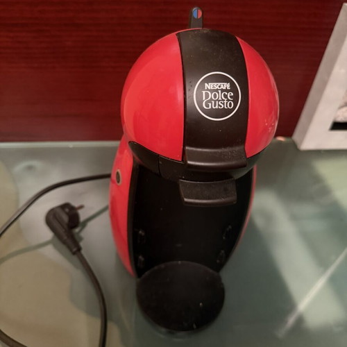 Nescafé Dolce Gusto coffee machine used, red design