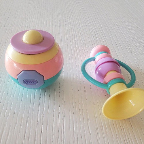 Baby toys ball and horn like new in pastel colors