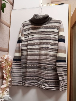 Rannia Italy women's turtleneck sweater new with gray-white pattern