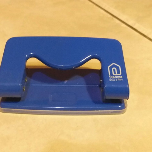Hole puncher like new