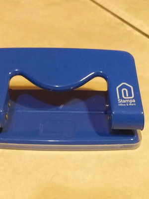 Hole puncher like new