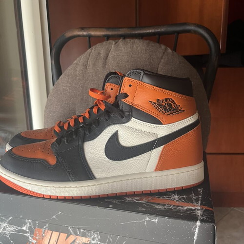 Air Jordan 1 Retro High sneakers, size EU 45 / US 11