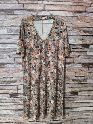 Floral short-sleeve dress used, with neckline cutout, Pull & Bear, size M