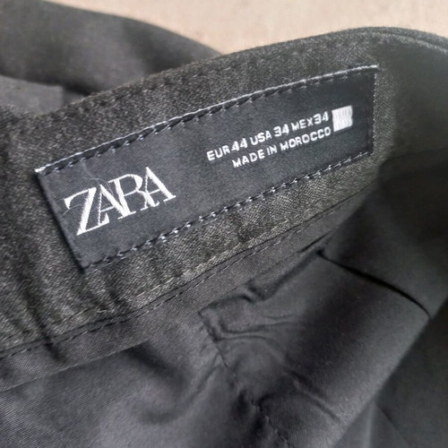 Мъжки панталон Zara slim fit като нов, тъмносив, размер 44