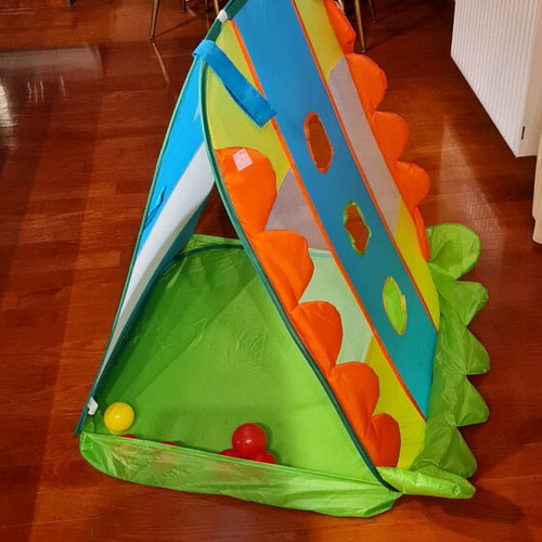 Ball pool with basketball hoop like new