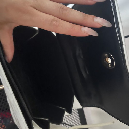 White shoulder bag used