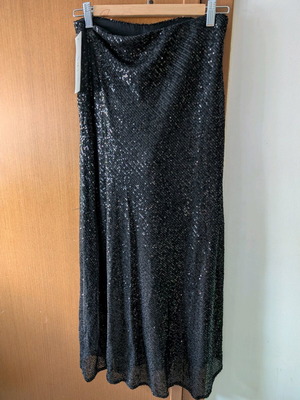 Black sequin skirt new, one size