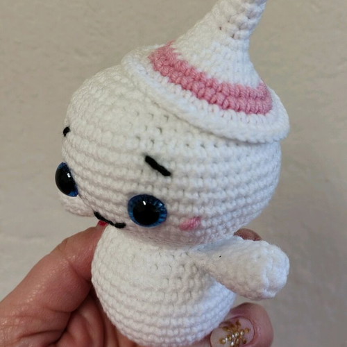 Crochet Casper doll with hat, new