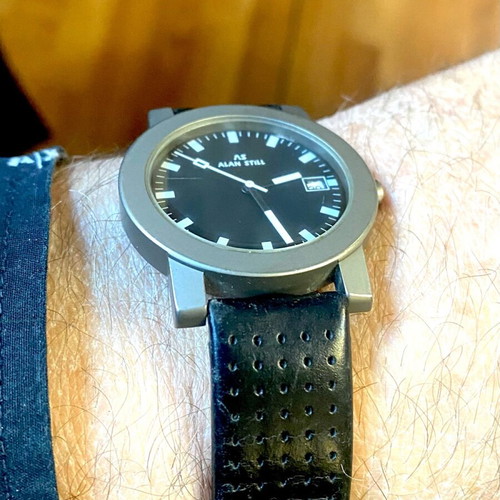 Titanium watch like new, black, 38mm with battery