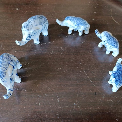Porcelain elephant set of 5 like new