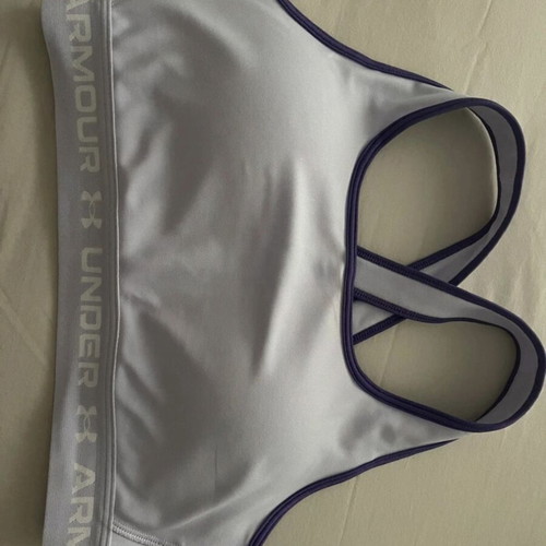 Under Armour sports bra new, size M, grey