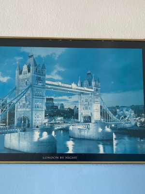 London poster used in frame
