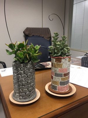 Γλαστράκια τσιμεντένια καινούργια για γραφείο