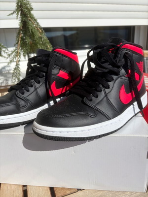 Nike Jordan women's sneakers, black and pink