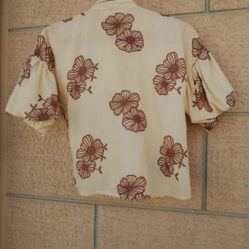 Giouli Boutique cropped linen shirt with puff sleeves, made in Italy