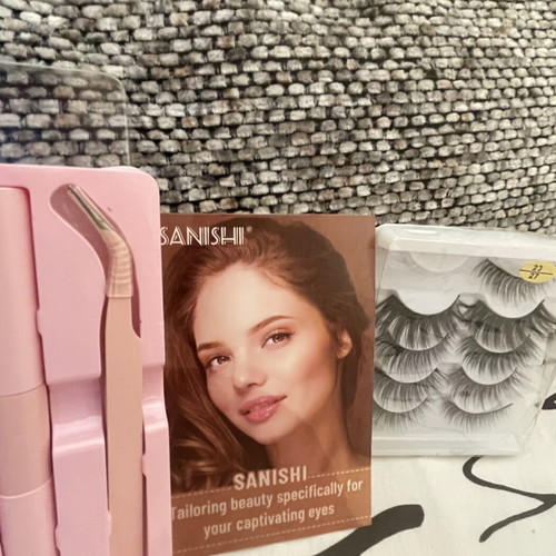 Sanishi Eyelash Set like new with tweezers and various sizes