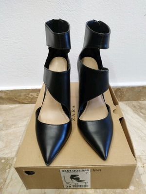 Μποτάκι μαύρο ψηλοτάκουνο με ΝΕΑ ΤΙΜΗ 15€ !!!