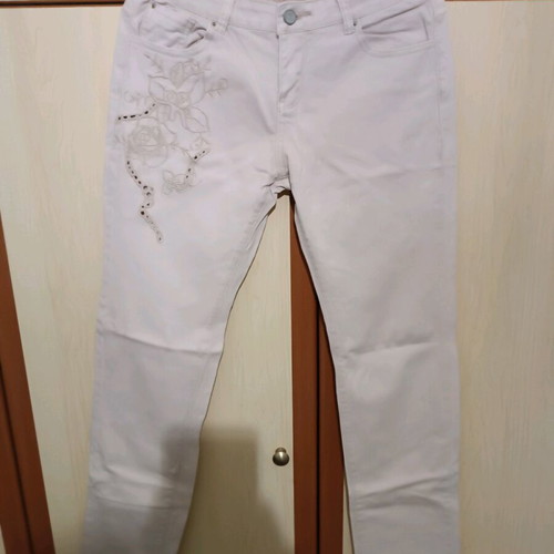 Jennyfer pink embroidered jeans like new, size M