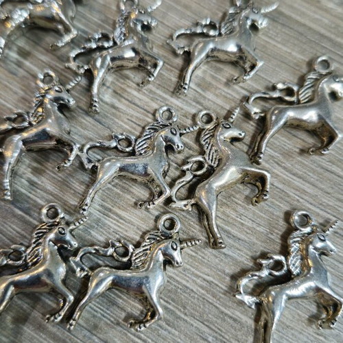 Metal charms like new, pack of 113 pieces