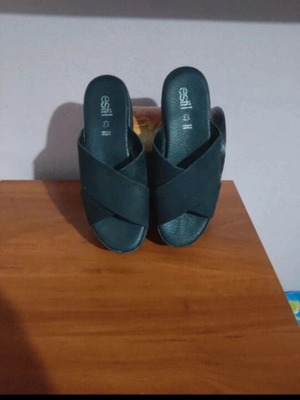 Estil Black Platform Slippers Size 37 Like New
