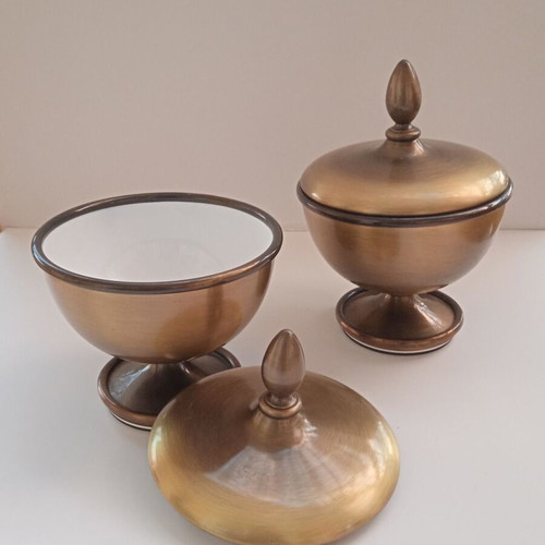 Bathroom vase set like new, Spanish brass with enamel coating