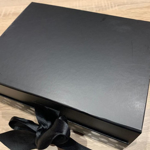 Notino gift box like new, black with ribbon and magnet