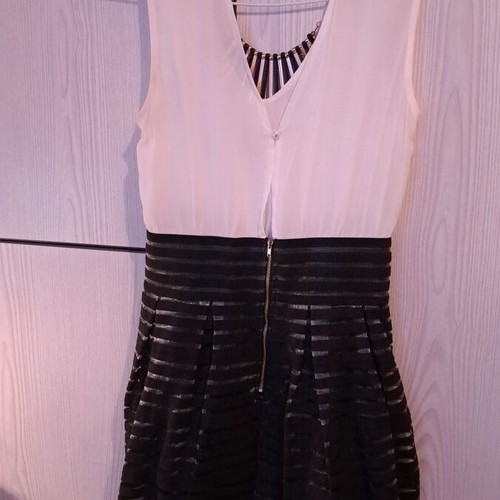 Elegant black and white dress with built-in necklace like new, size S