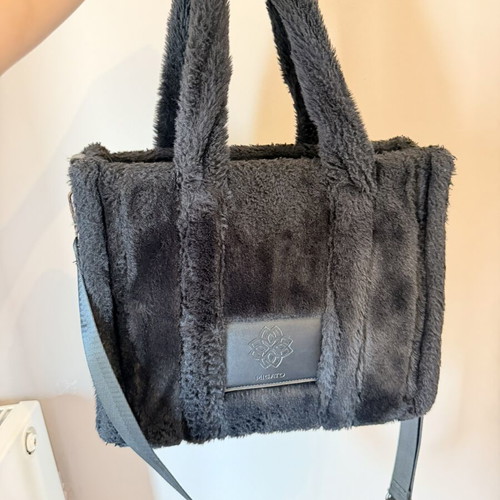Moschino tote bag used, black furry shoulder bag Migato