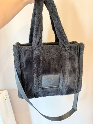 Moschino tote bag used, black furry shoulder bag Migato