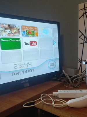 Nintendo Wii console like new with 6 games and 1 control set