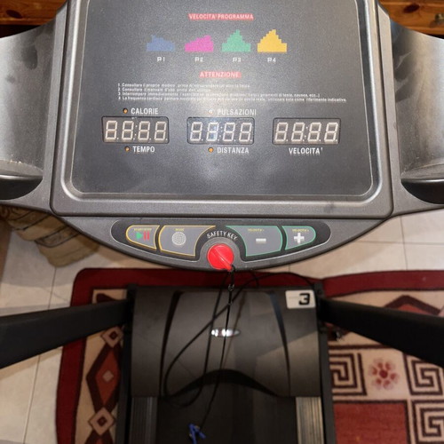 High Power treadmill like new with electronic display and safety key