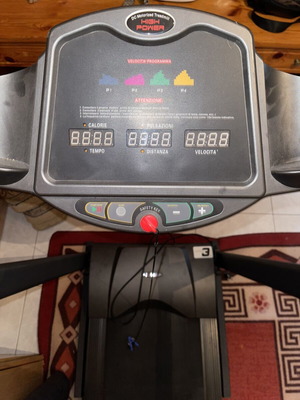 High Power treadmill like new with electronic display and safety key