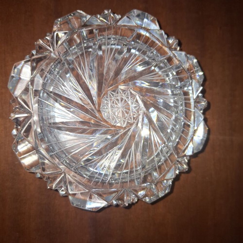 Vintage crystal ashtrays set like new with pinwheel cut design