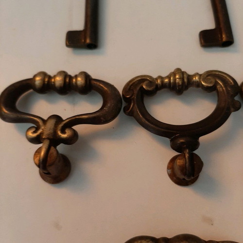 Vintage brass furniture knobs and keys like new