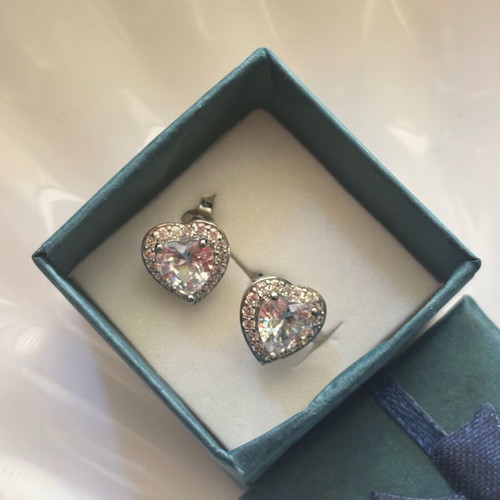 Silver earrings new with many stones