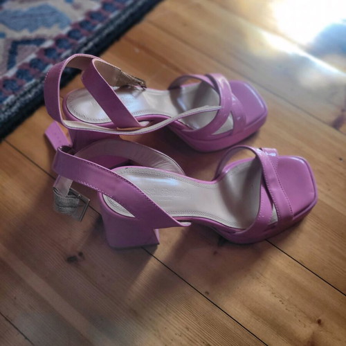 RusselsBromley pink sandals like new, size 39 with chunky heel