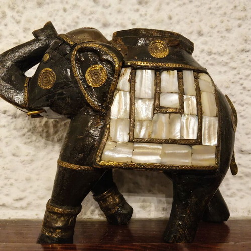 Set of 3 vintage handcrafted wooden elephant decorations with brass and mother-of-pearl inlay