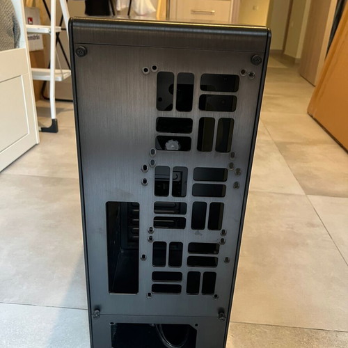 In Win 909 Full Tower Premium Aluminium and Tempered Glass Case like new