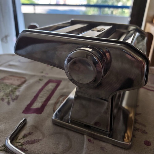 Pasta and Dough Machine like new, adjustable thickness, nickel-plated steel