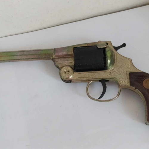 Pilaz large toy pistol like new with 12 shots