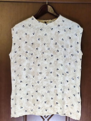 Vintage Gianni Rodini sleeveless blouse like new, beige with blue floral print, size L-XL