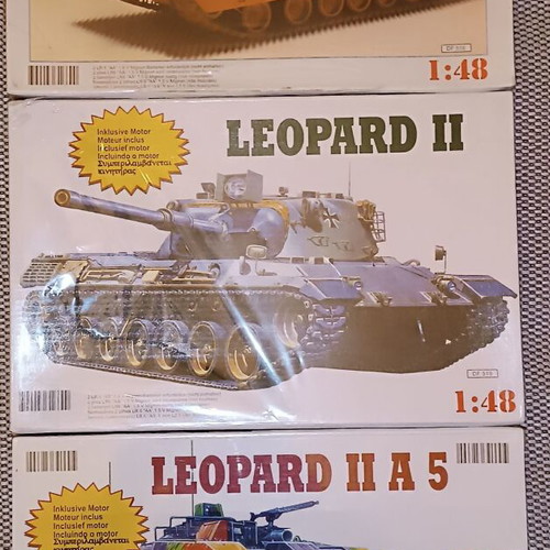 Modeling kit new, three sealed boxes with 1:48 scale tanks and motors