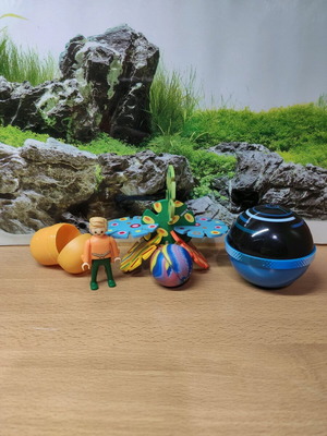Set of 4 toys Poké Ball, Playmobil, fidget ball and wooden toy like new