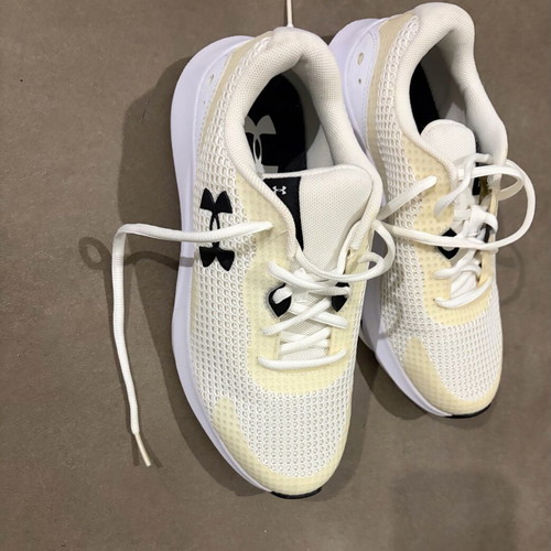 Under Armour athletic shoes new, size 38