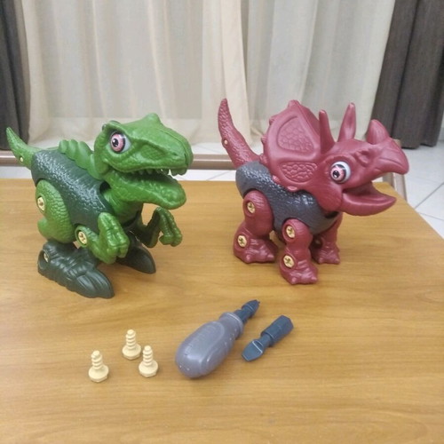 Dinosaur toys like new, safe plastic, assembly kit